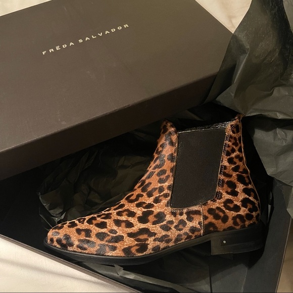 NIB - FREDA SALVADOR Calf Hair Chelsea Boot Cheetah Printed Chic Bootie - Size 6 - Picture 2 of 7